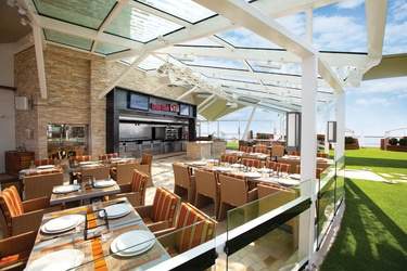 Celebrity Silhouette - Lawn Club Grill, ©CEL.jpg